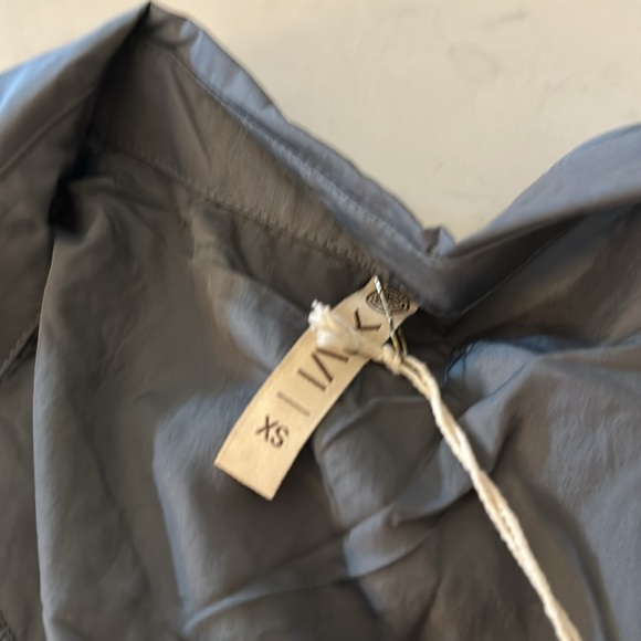 Women’s jumpsuit, silky type material, never worn. - Picture 5 of 8